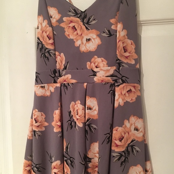 High Low Crisscrossed Back Dress - Picture 3 of 3